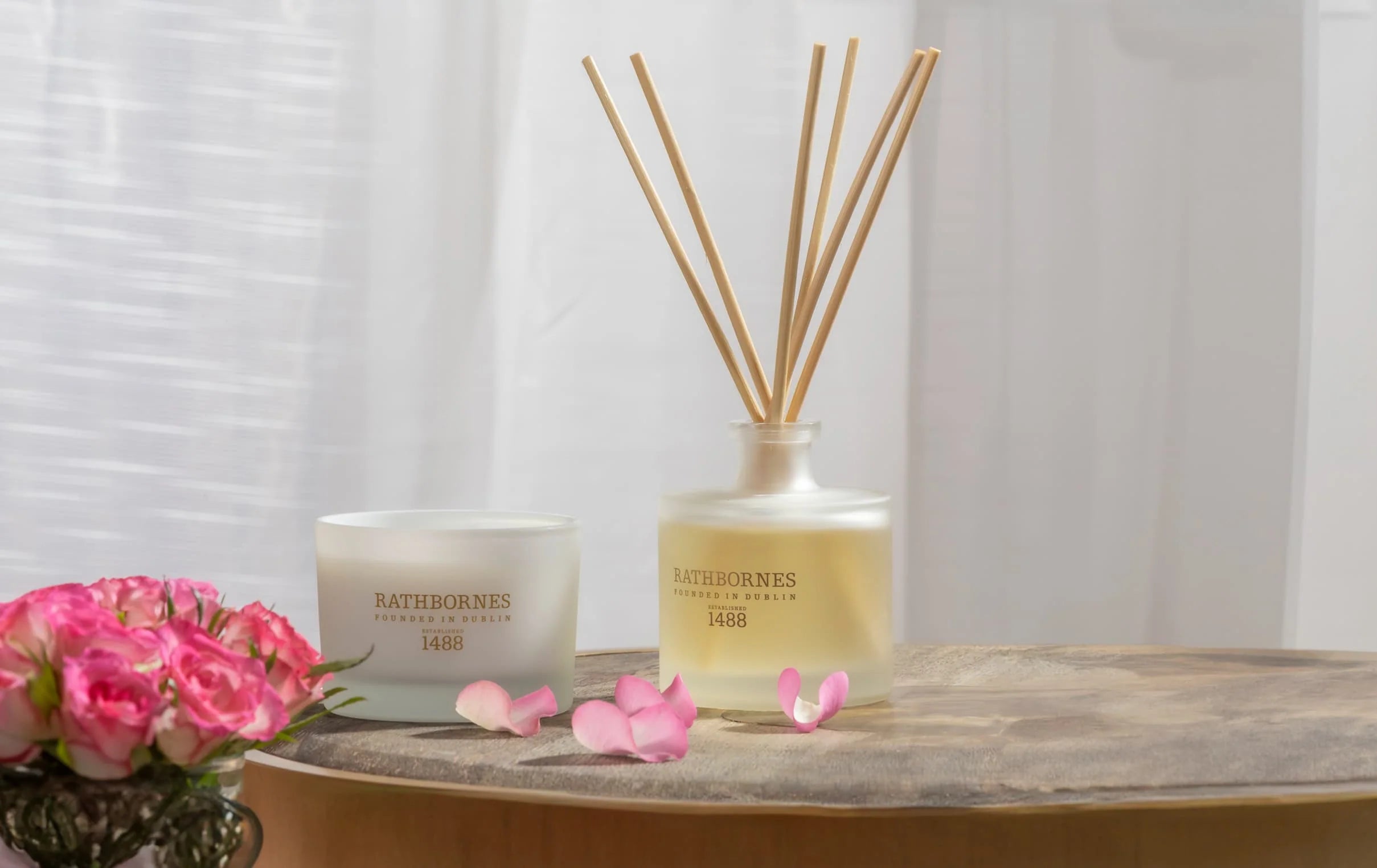 Rathbornes Classic Candle - Dublin Tea Rose, Oud & Patchouli