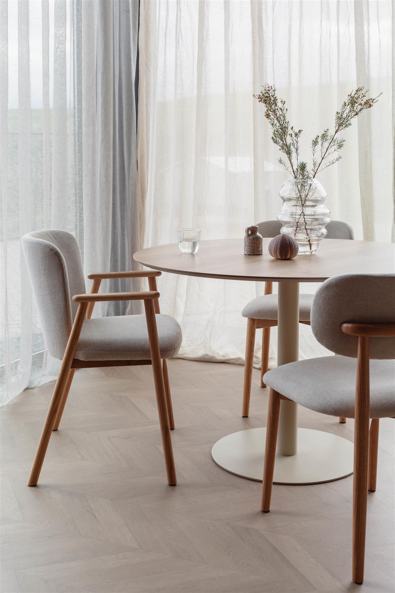 Steph dining table